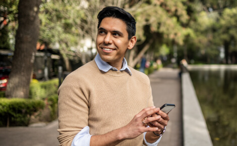 Man holding smartphone